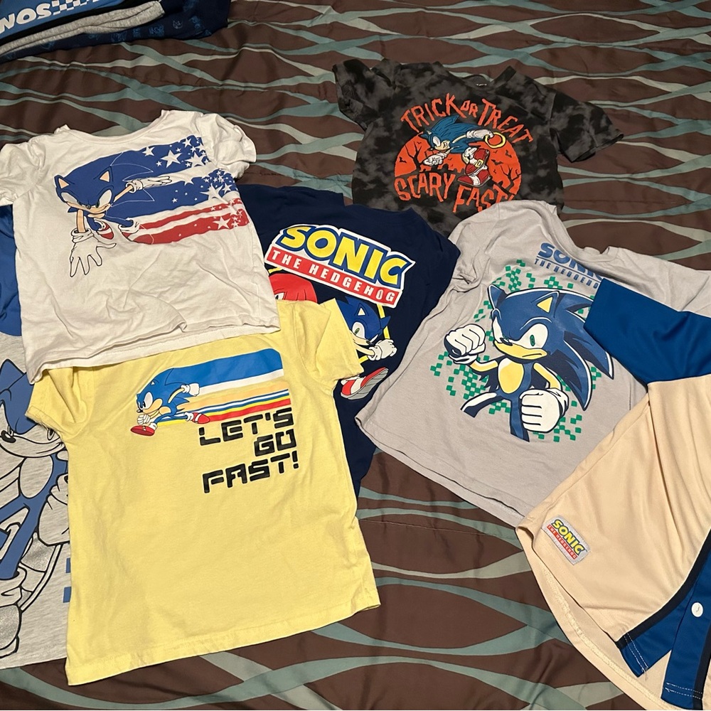 Boys Sonic the hedgehog clothing bundle